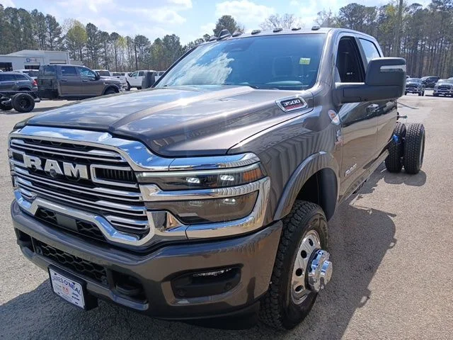 New 2026 Granite Crystal Metallic Clear-Coat Exterior Paint RAM Laramie image 9