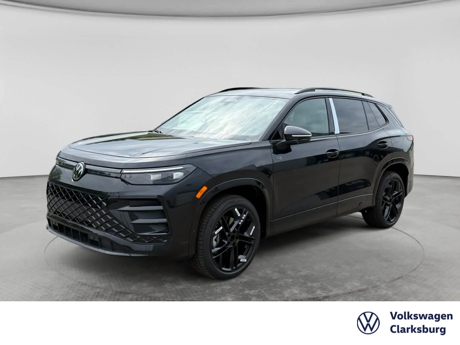 2026 Volkswagen Tiguan 2.0T SE R-Line Black 4Motion's photo
