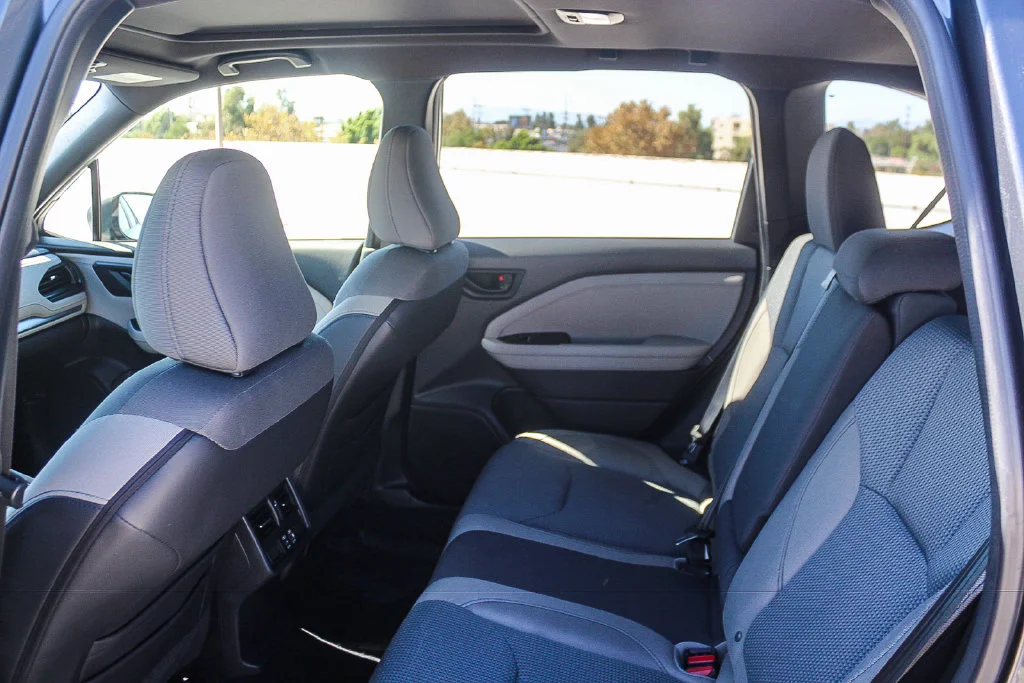 Used 2025 Gray Metallic Subaru Premium image 19
