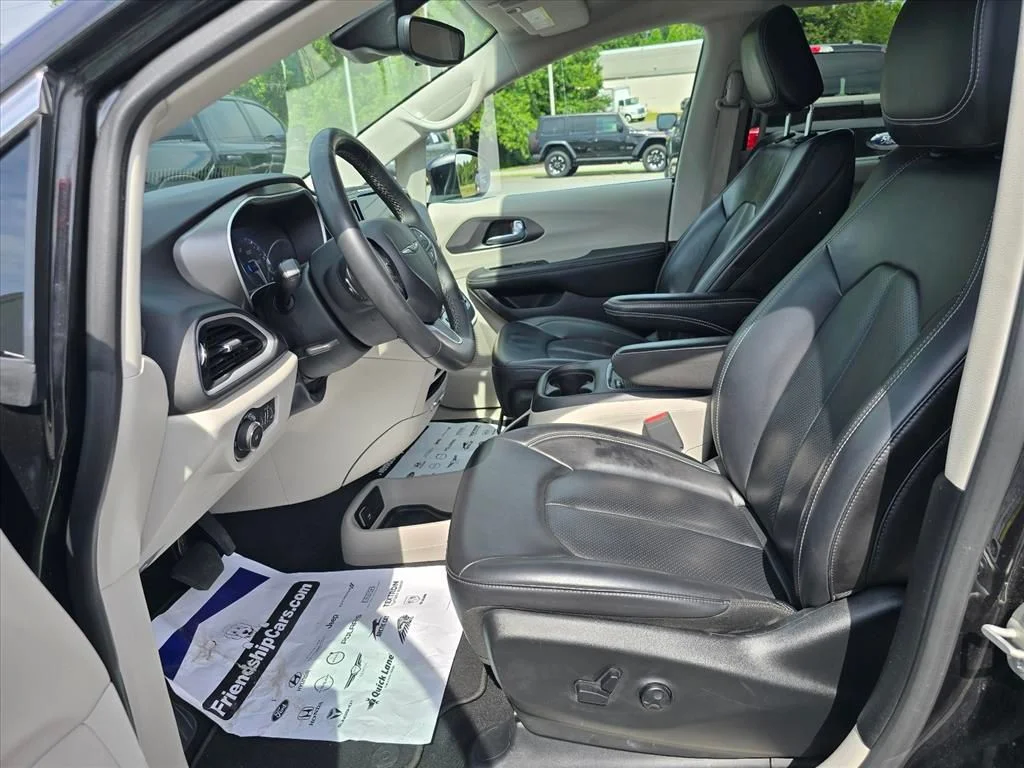 Used 2023 Black Chrysler Touring L image 11