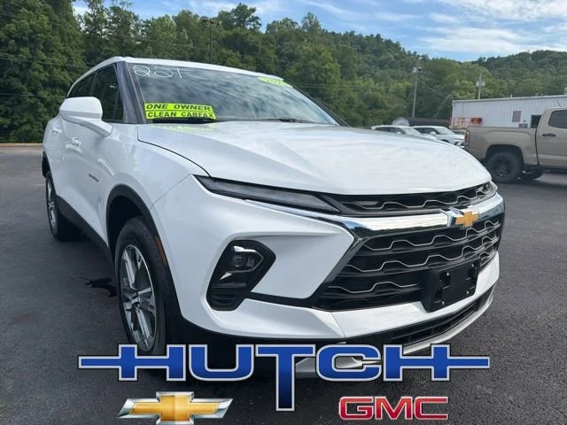 Used 2025 Summit White Chevrolet 2LT image 2