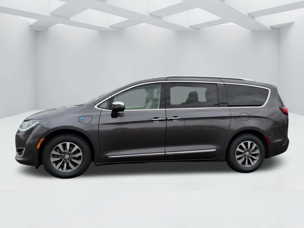 Used 2020 Gray Chrysler Limited image 8