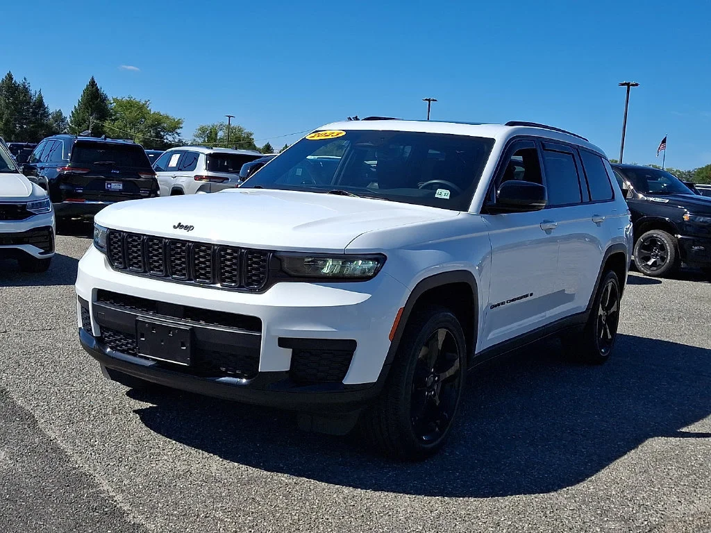 Used 2023 Bright White Clearcoat Jeep Altitude image 5