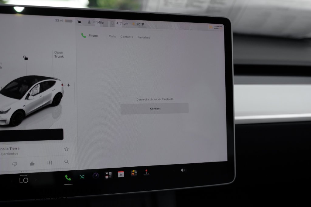 Used 2022 Pearl White Multi-Coat Tesla Performance image 22