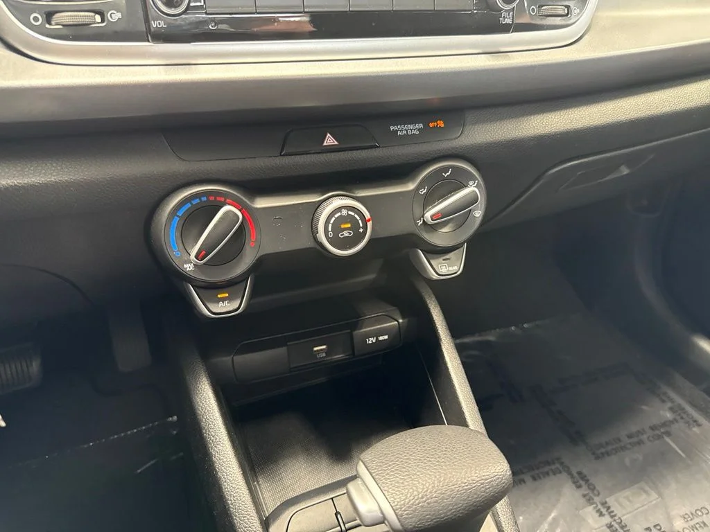 Used 2023 White Kia S image 17