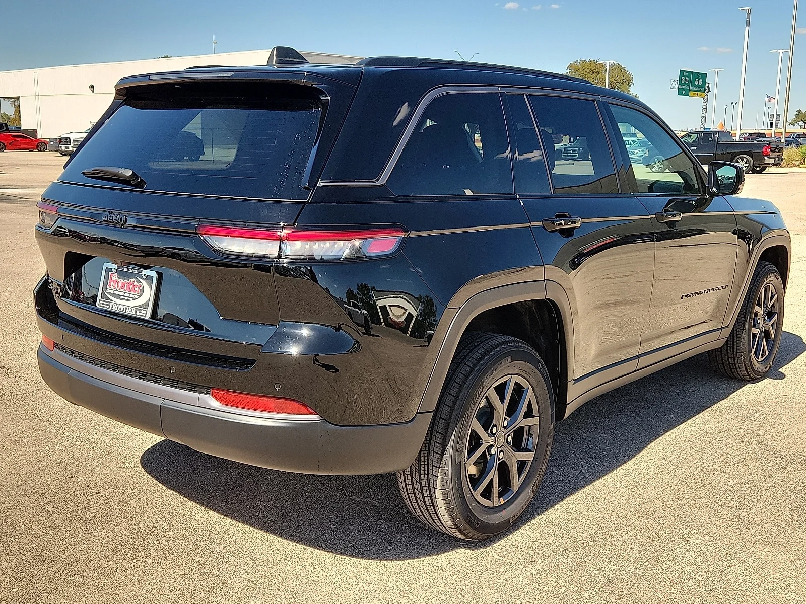 New 2027 High-Gloss Black Paint Jeep LAREDO ALTITUDE 4X4 image 4