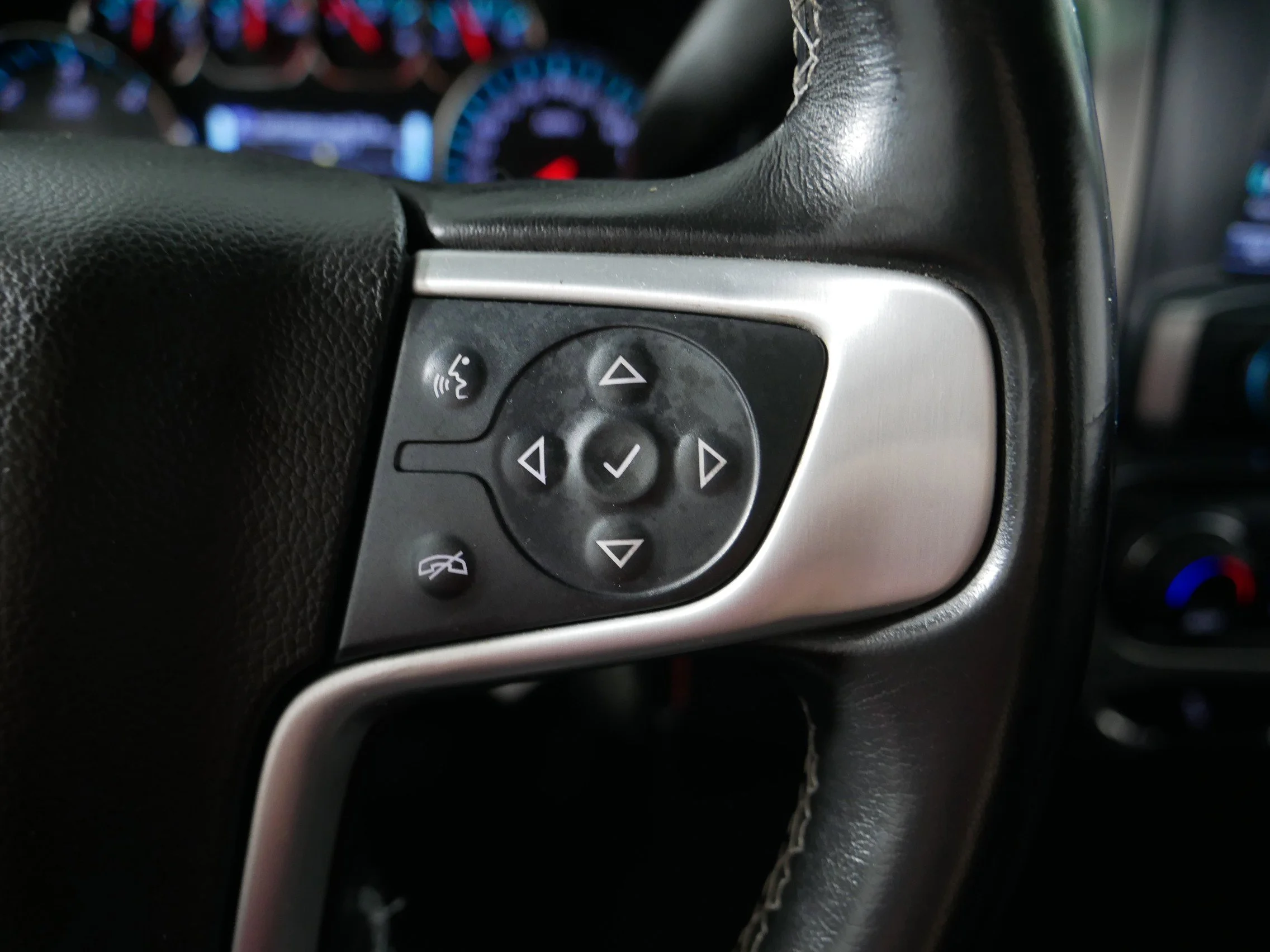 Used 2019 Summit White GMC SLE image 28