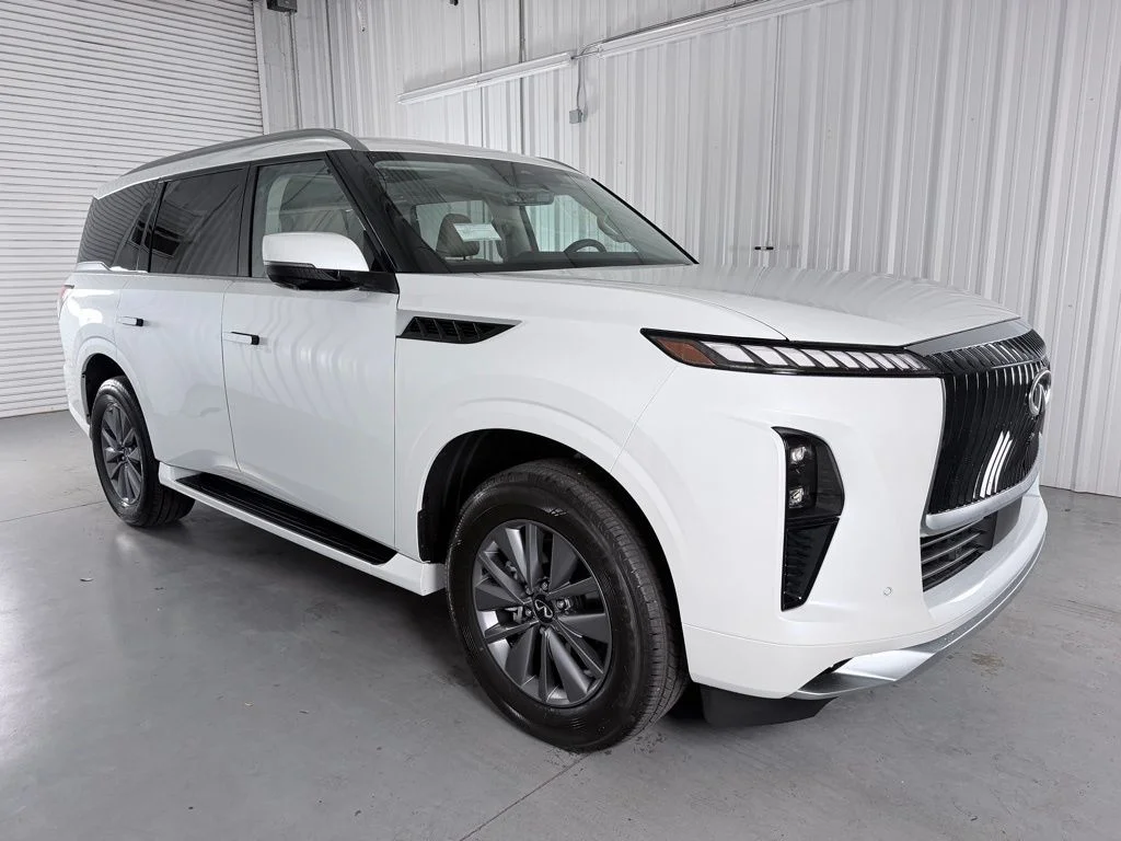 Used 2026 White INFINITI PURE image 3