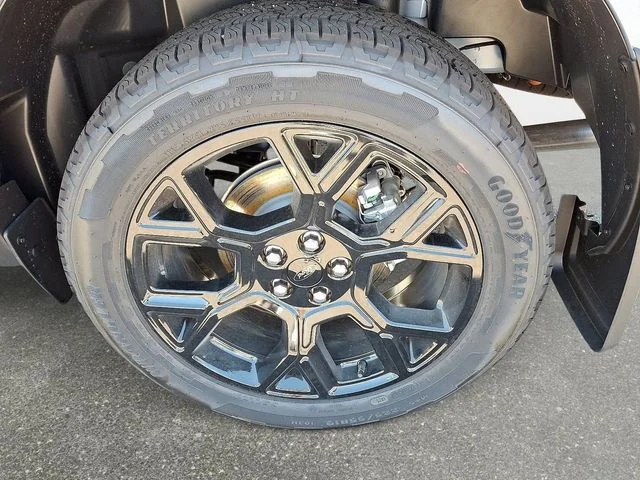 New 2026 Azure Gray Metallic Tri-Coat Ford XLT image 6