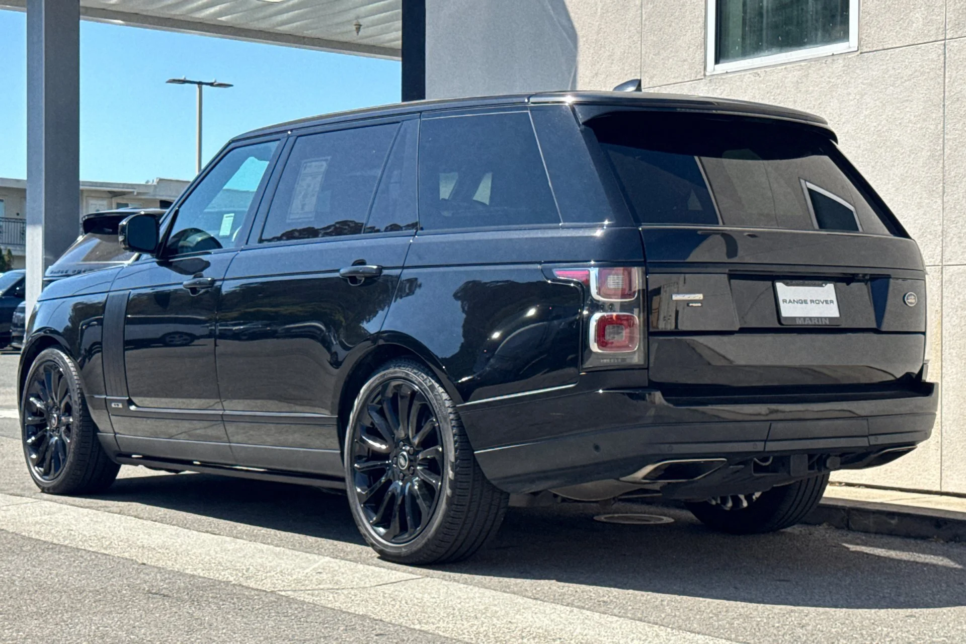Used 2022 Black Land Rover Autobiography image 6