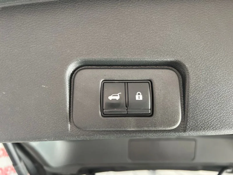 Used 2023 Gray Nissan Platinum image 7