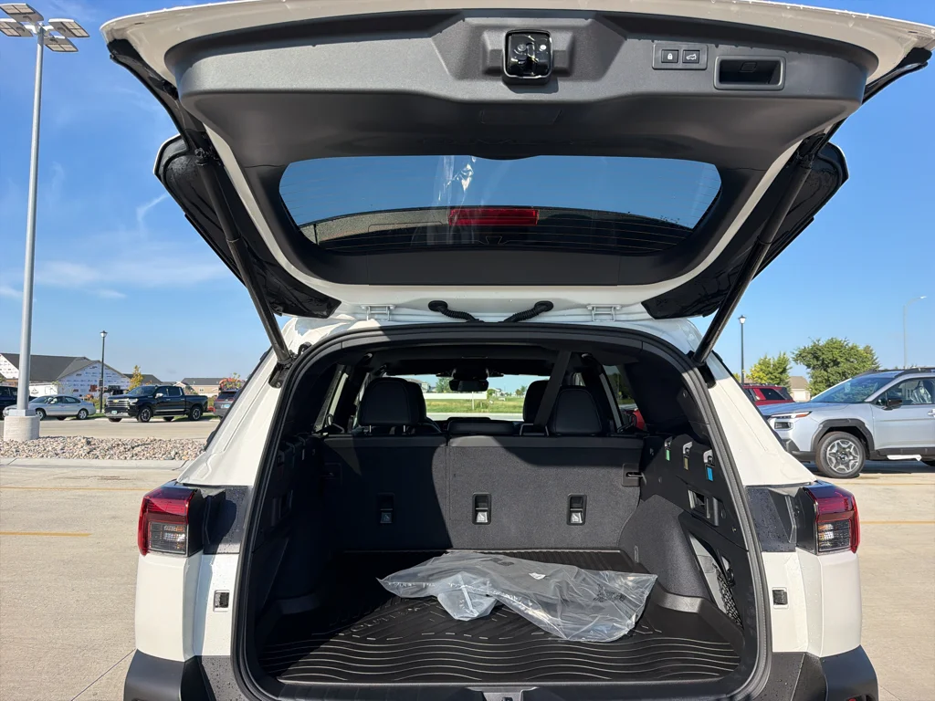New 2026 CRYSTAL WHITE PEARL Subaru Premium image 7