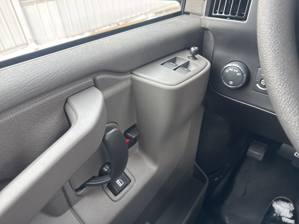 2025 Chevrolet Express Cargo Work Van - Photo 28