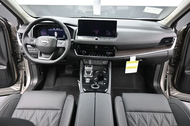 New 2026 Champagne Silver Metallic / Super Black Two-tone Nissan Platinum image 29