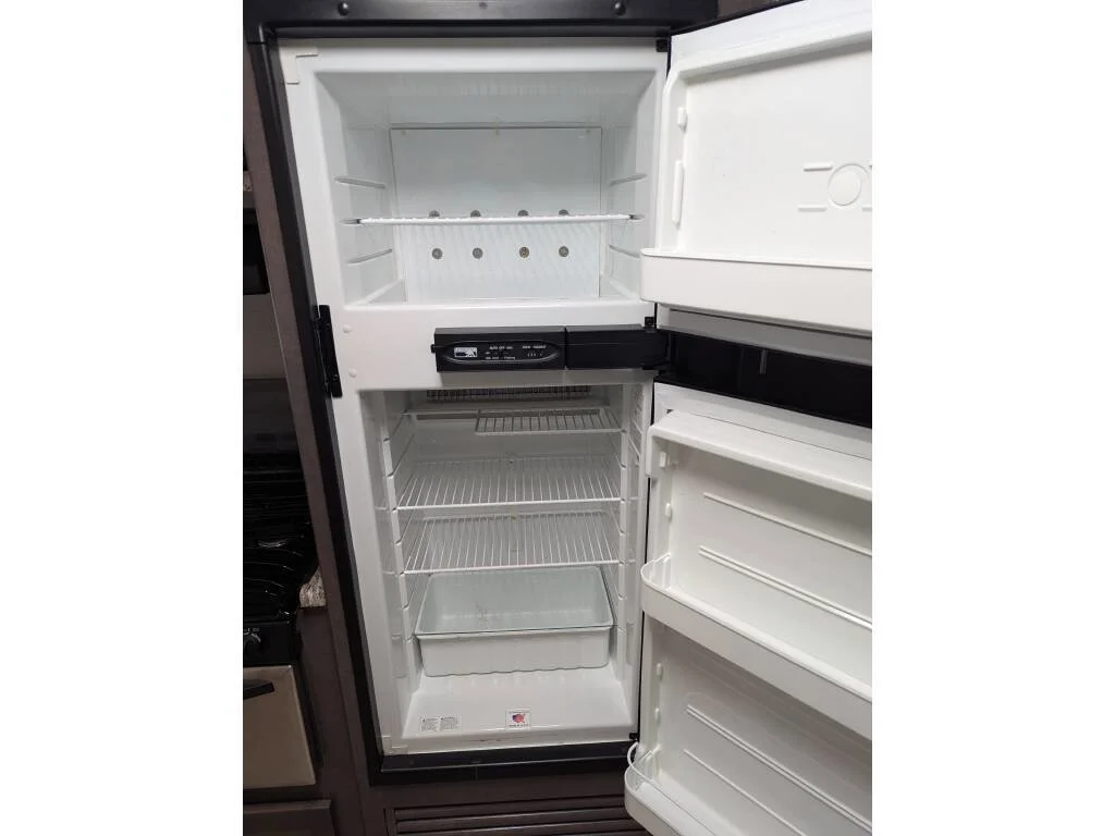 Used 2018  Cross Roads 254RB image 24