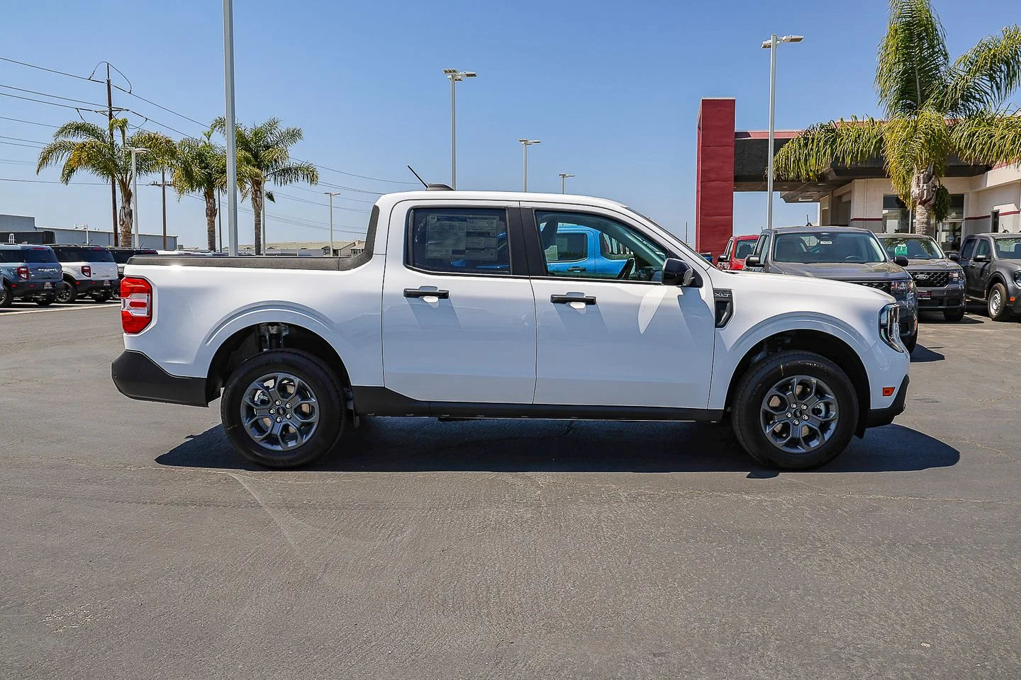New 2026 Oxford White Ford XLT image 3