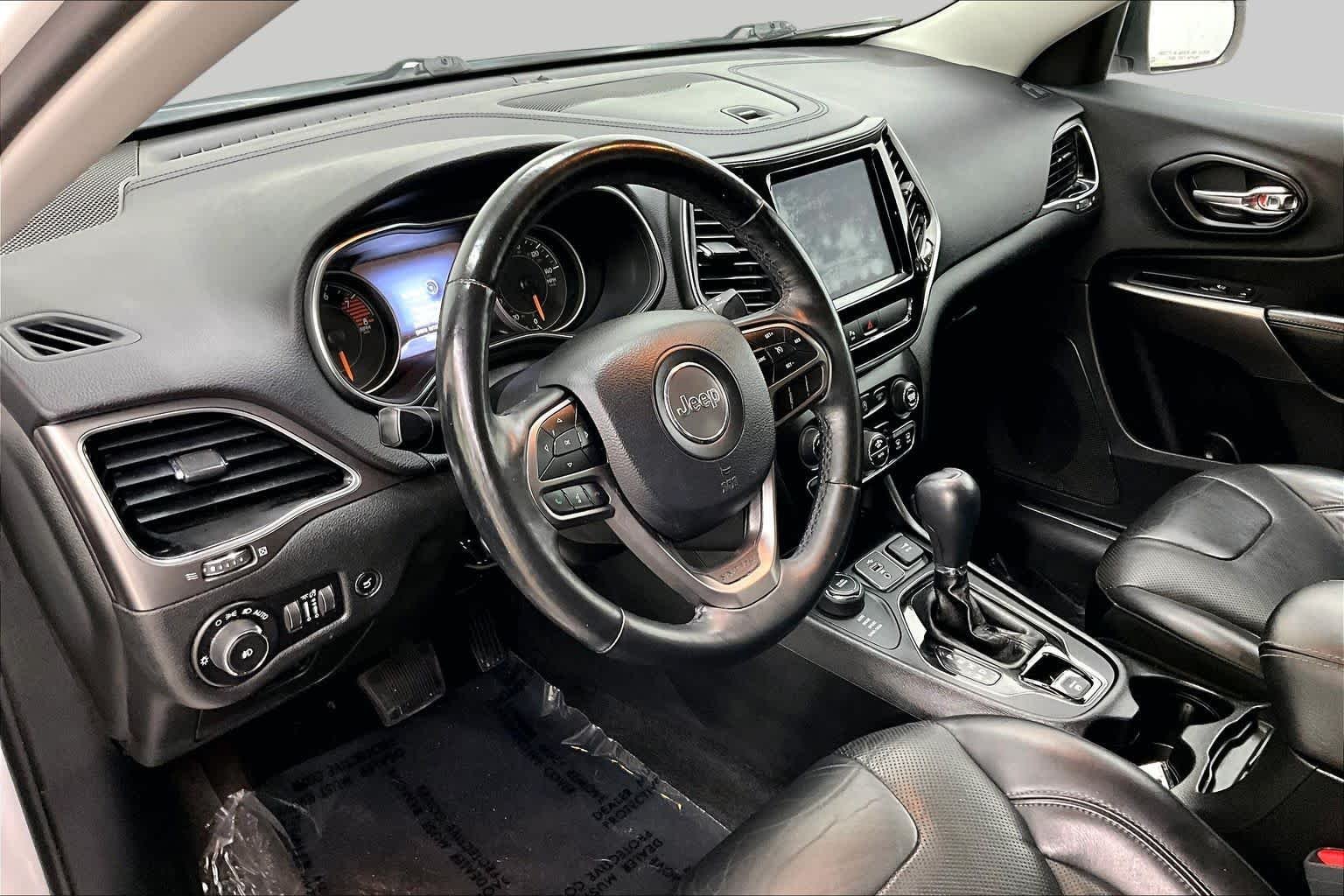 Used 2019 Bright White Clearcoat Jeep Limited image 18