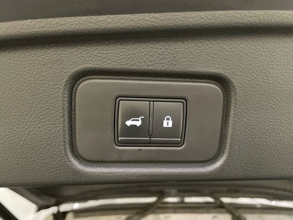 Used 2022 Gun Metallic Nissan SV image 8