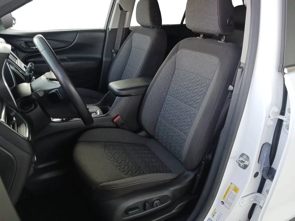 Used 2024 Summit White Chevrolet LT image 26