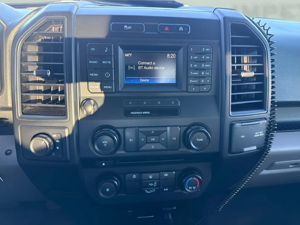 Used 2017  Ford XL image 12