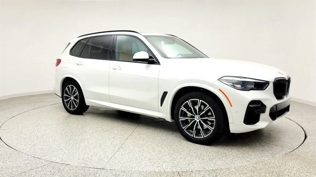 Used 2023 Mineral White Metallic BMW xDrive40i SAV w/ M Sport Package & Premium Package image 3