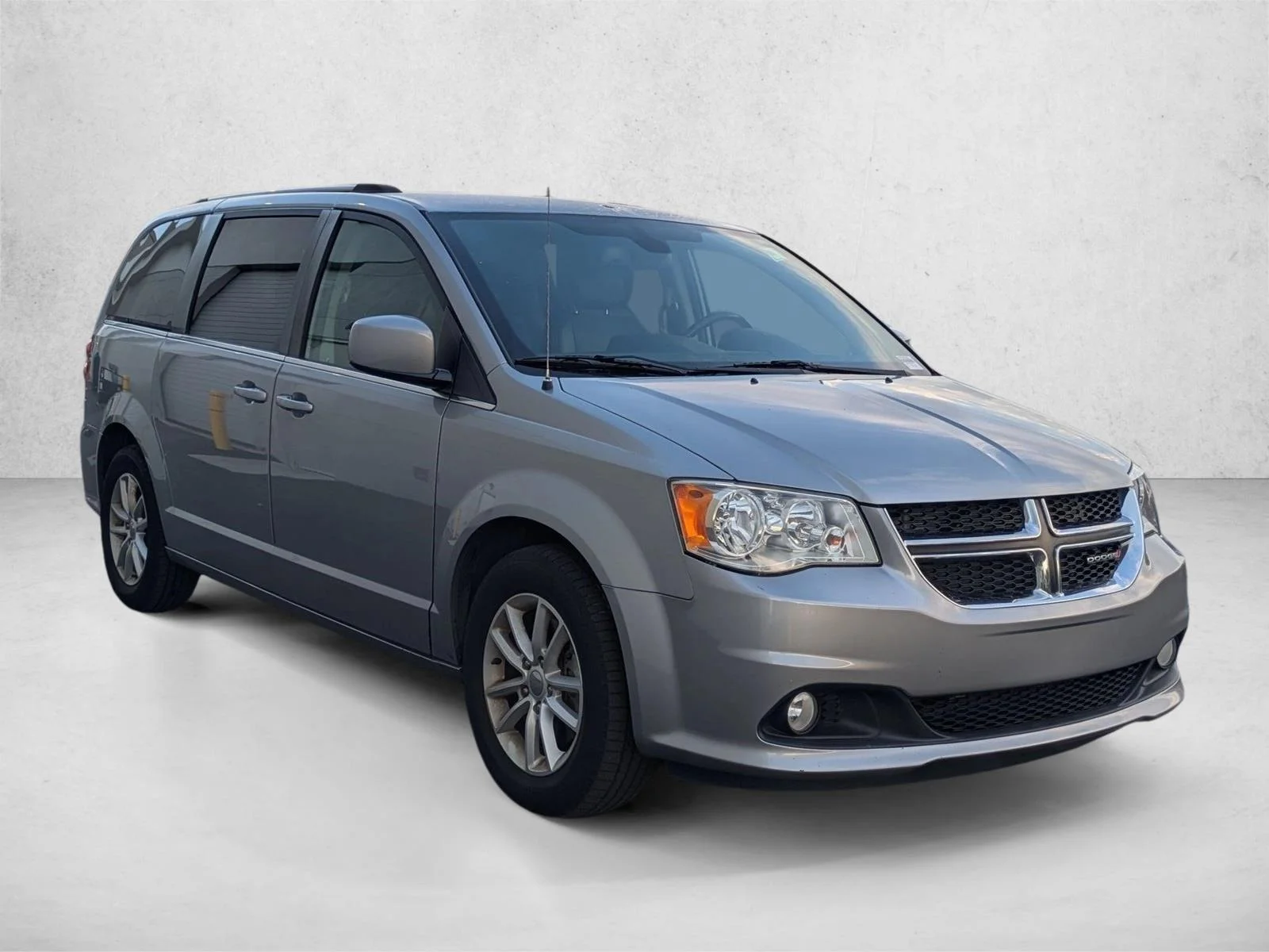 Used 2019 Billet Clearcoat Dodge SXT image 3