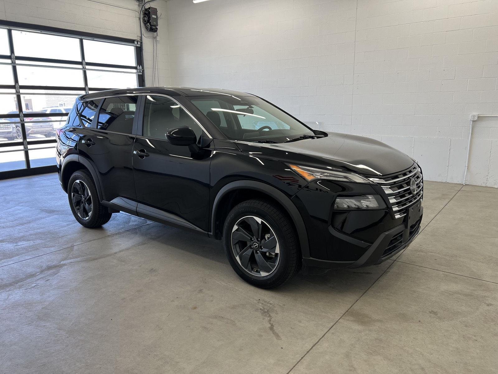 Used 2025 Super Black Nissan SV image 5