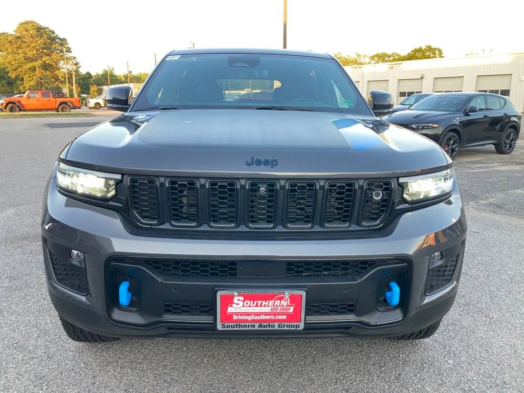 New 2024 Baltic Gray Metallic Clear-Coat Exterior Paint Jeep Trailhawk 4xe image 9