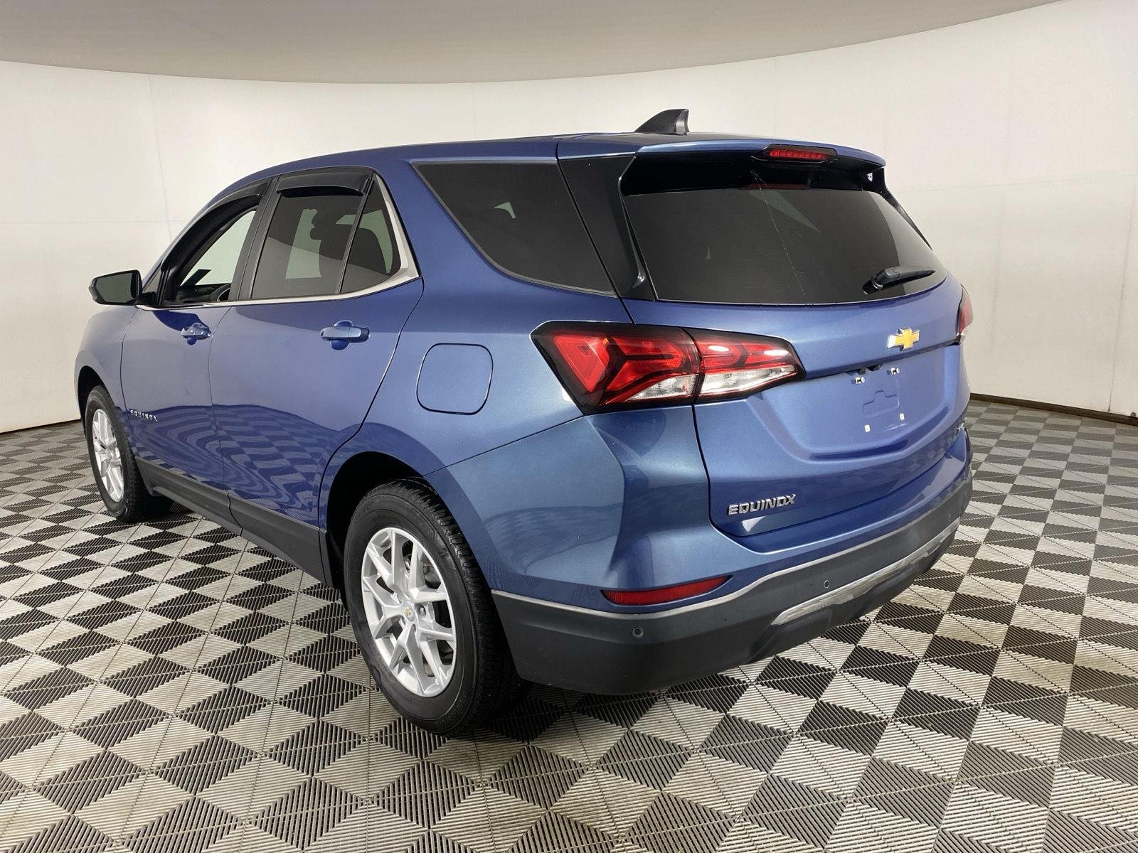Used 2024 Lakeshore Blue Metallic Chevrolet LT image 5