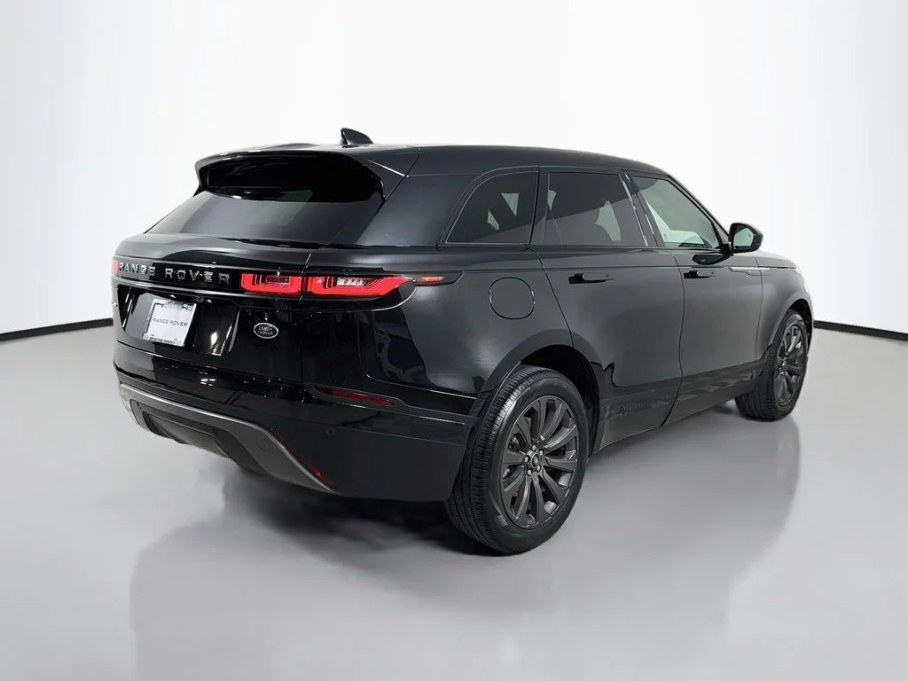 Used 2022 Black Land Rover S image 5