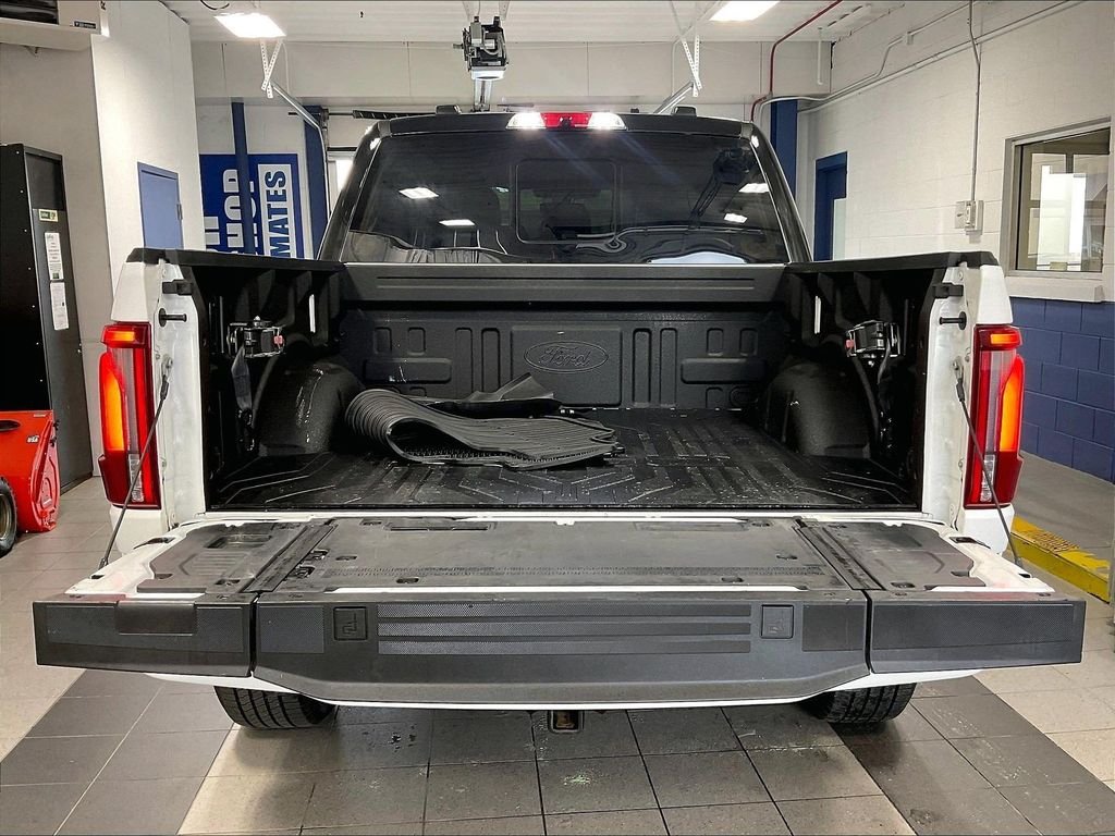Used 2025 White Ford Platinum image 32