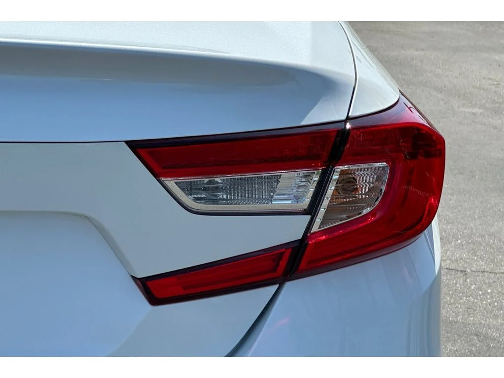 Used 2022 Platinum White Pearl Honda LX image 16