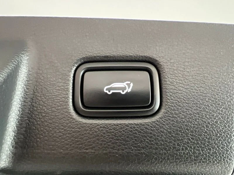 Used 2020 White Kia EX image 9