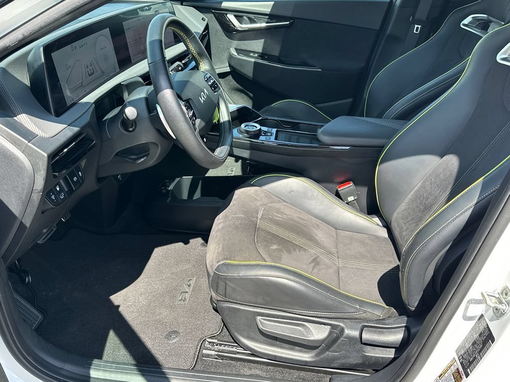 Used 2023  Kia GT image 9