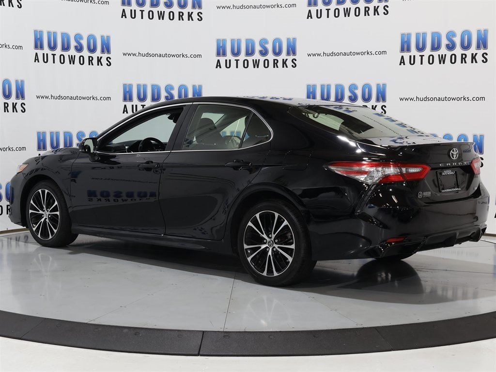 2018 Toyota Camry XLE XSE photo 3