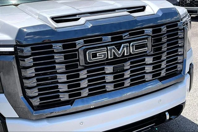 Used 2024 White GMC Denali Ultimate image 29