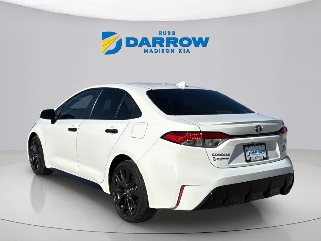Used 2023 Ice Toyota SE image 3