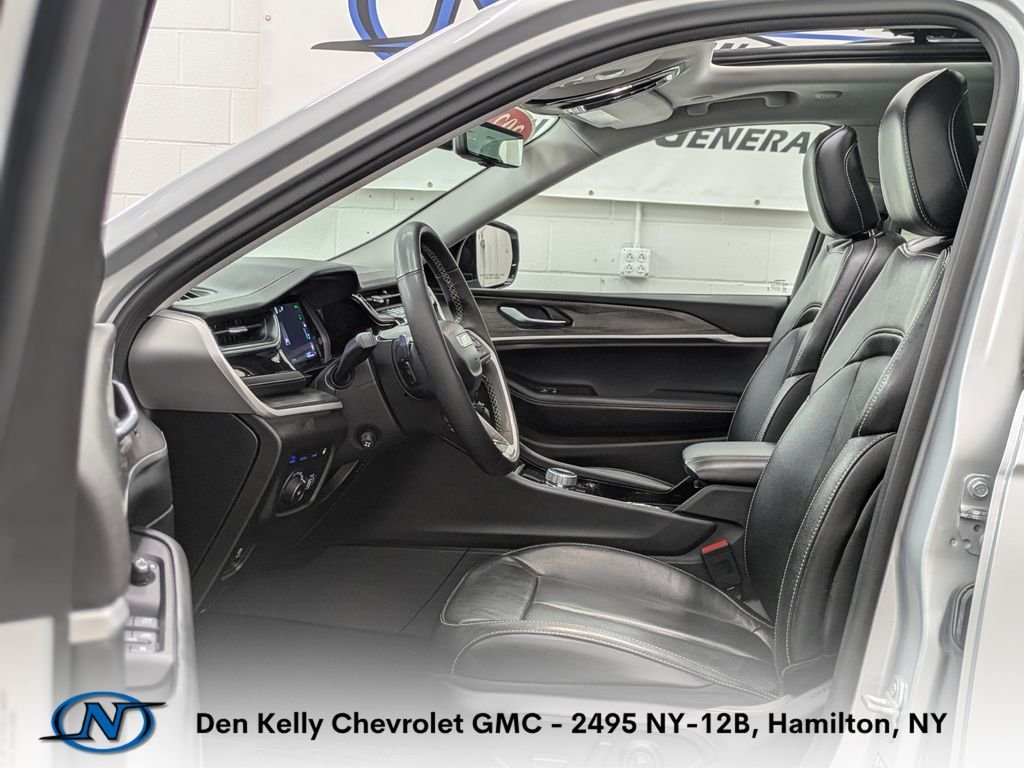 Used 2023 Silver Jeep 4xe image 3