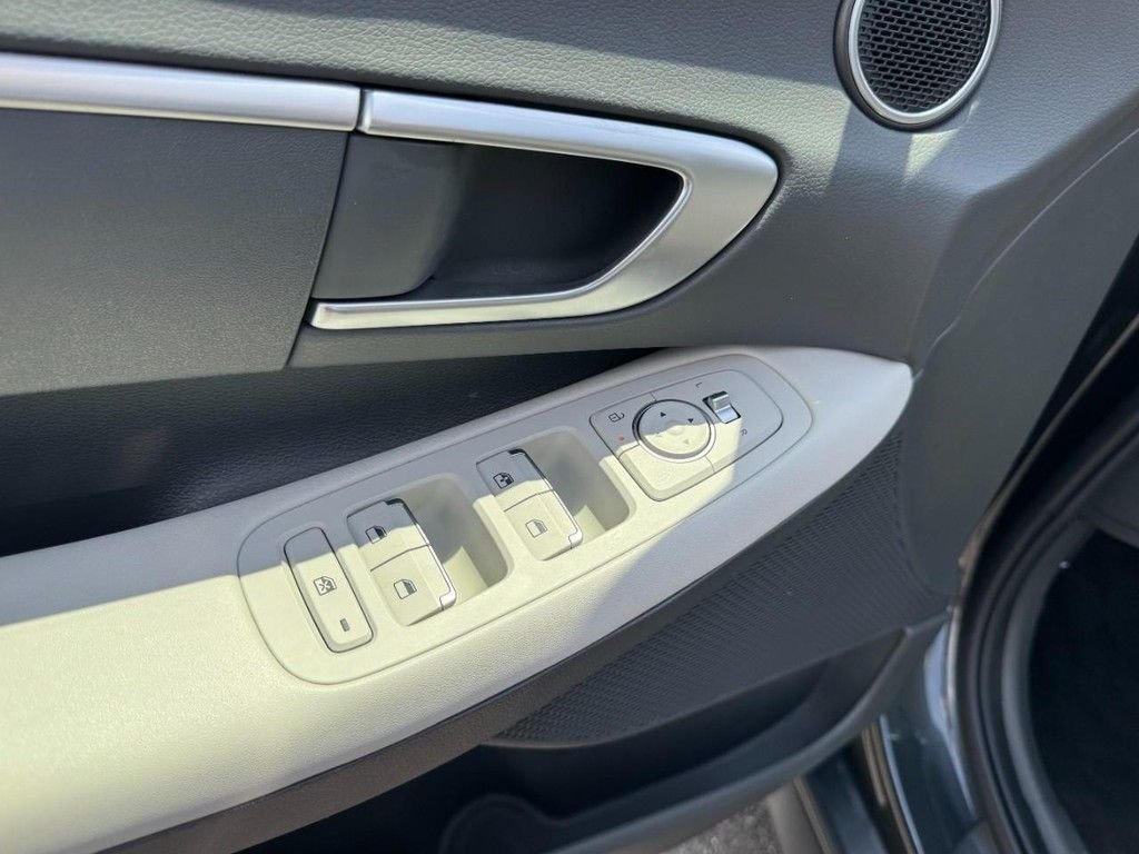 2025 Hyundai Sonata SE - Photo 15
