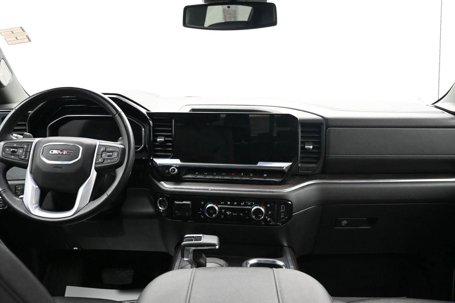 Used 2023 SILVER                    GMC  image 16