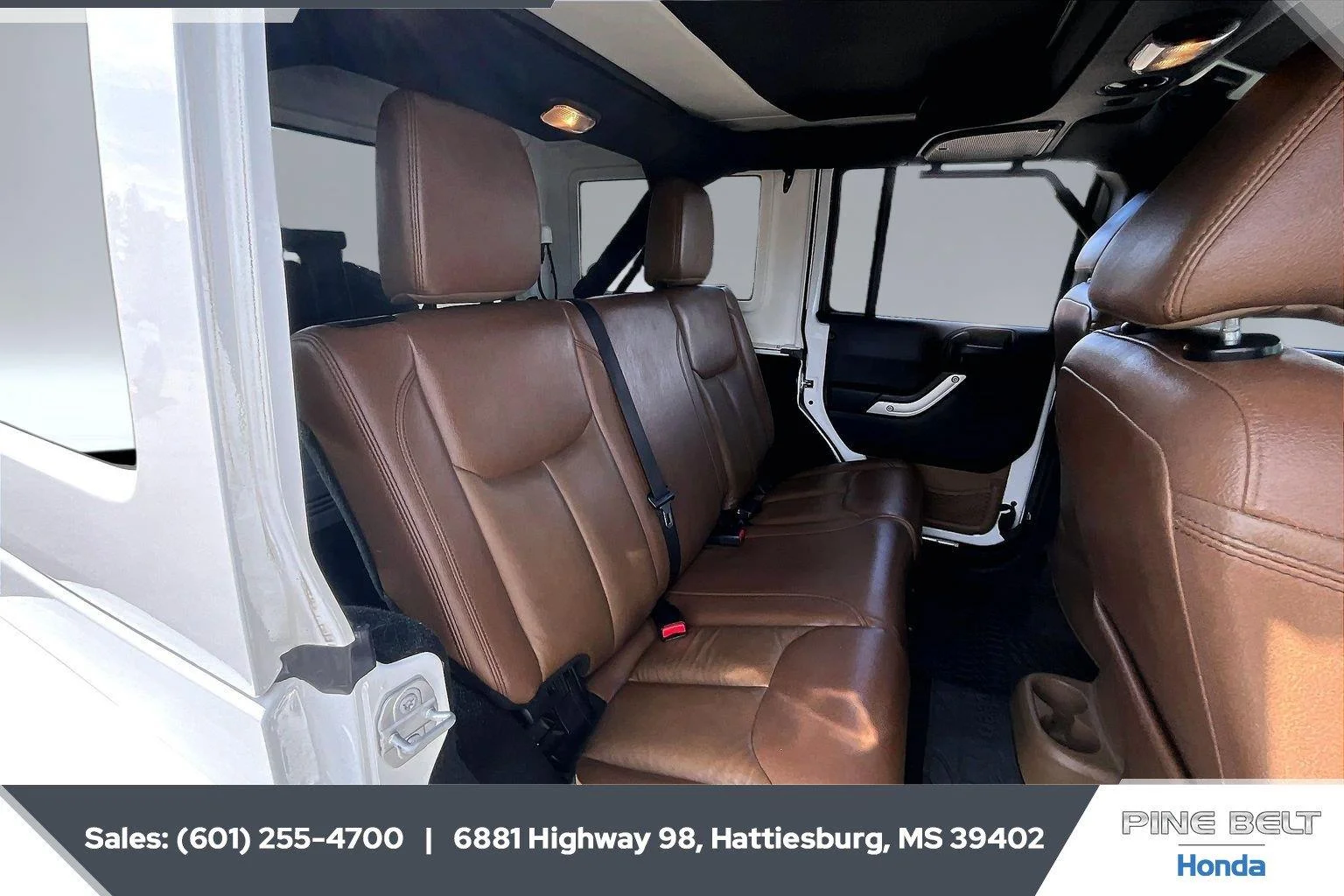 Used 2016 Bright White Clearcoat Jeep Sahara image 19
