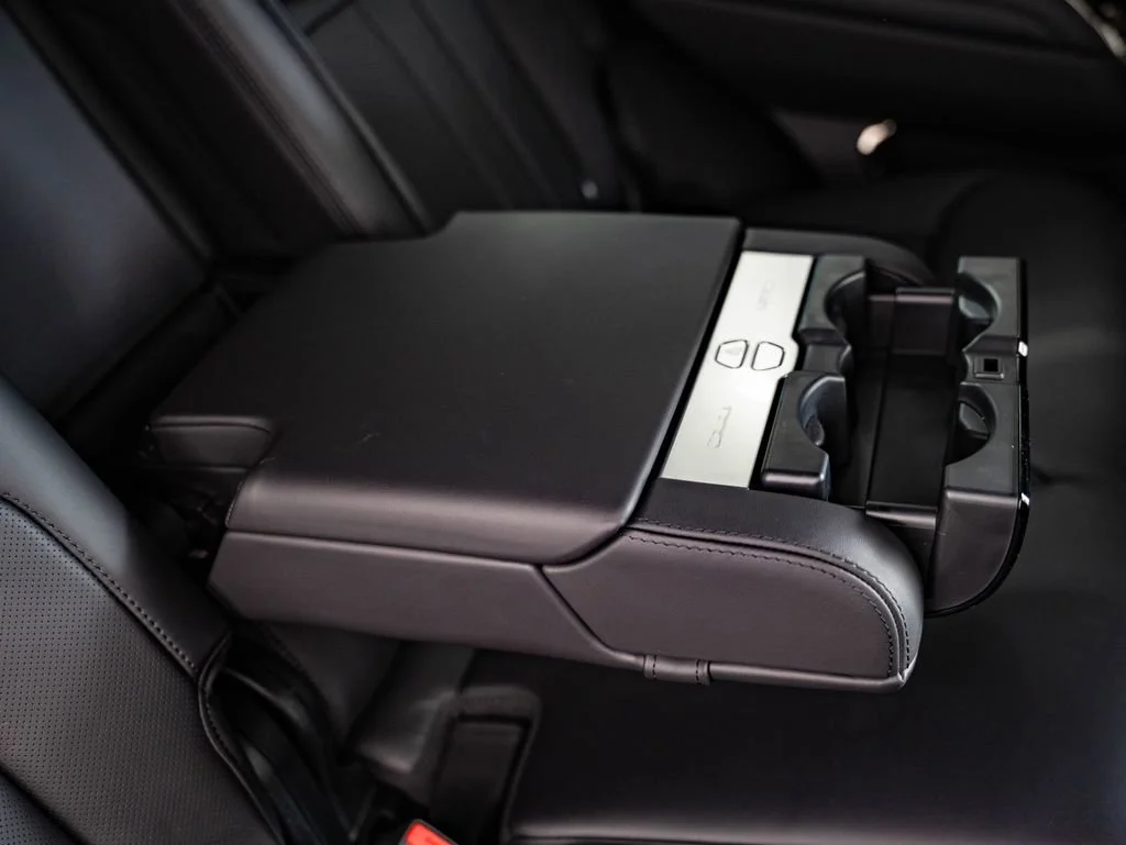 New 2026 Santorini Black Metallic Land Rover Dynamic SE image 45