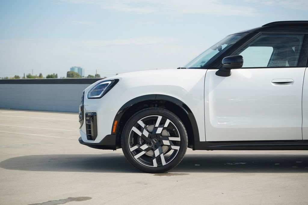 New 2027 White MINI Iconic image 2