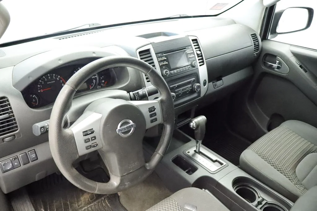 Used 2013 Silver Nissan SV image 19
