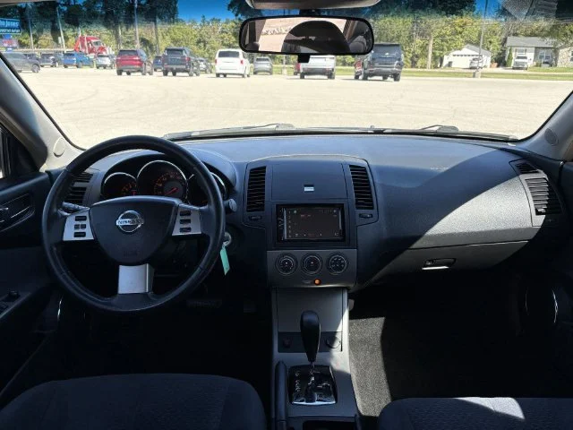 Used 2005  Nissan 3.5 SE image 4
