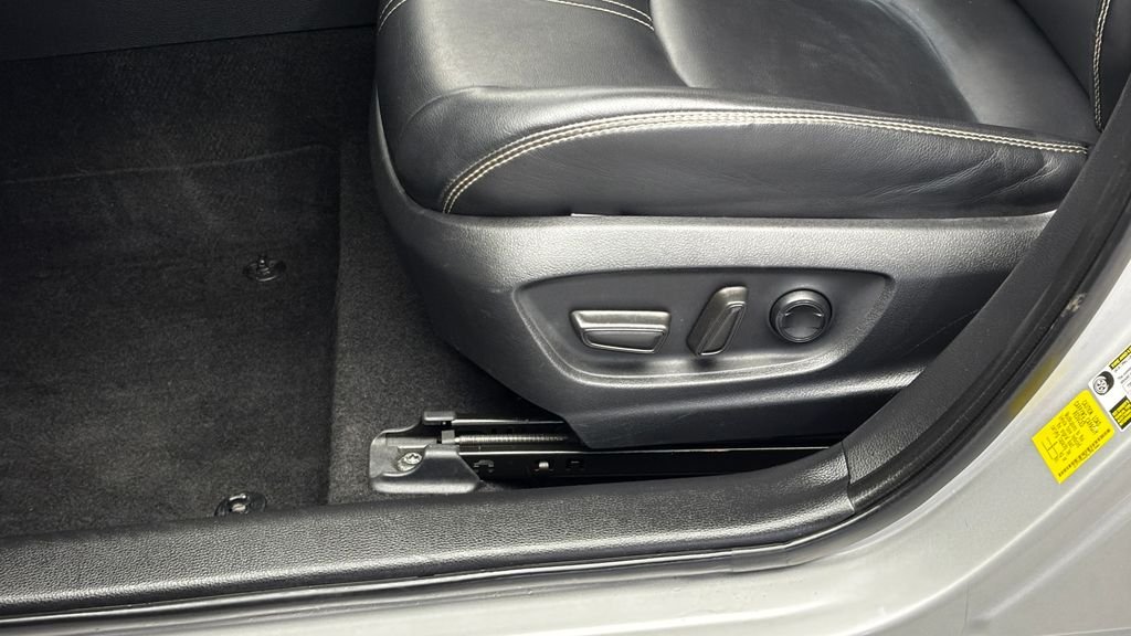 Used 2020 Silver Toyota XLE image 13