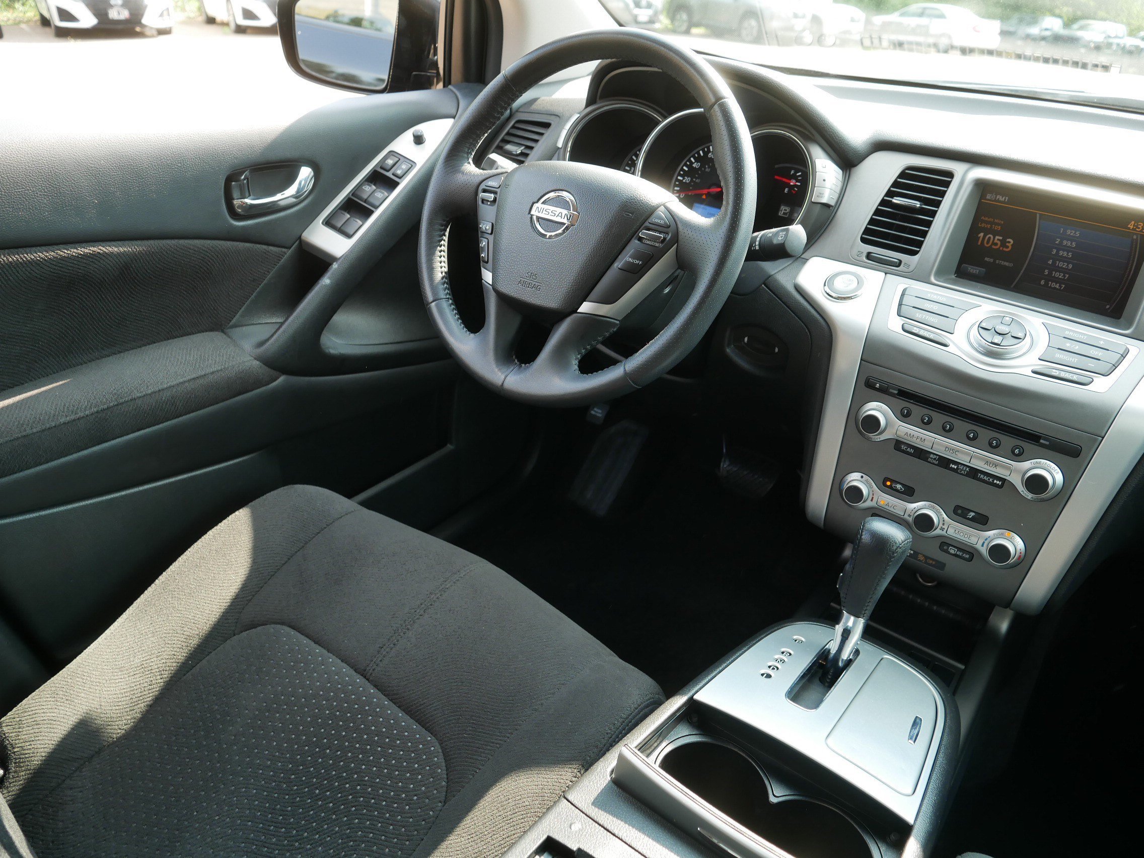 Used 2014 Super Black Nissan SV image 9