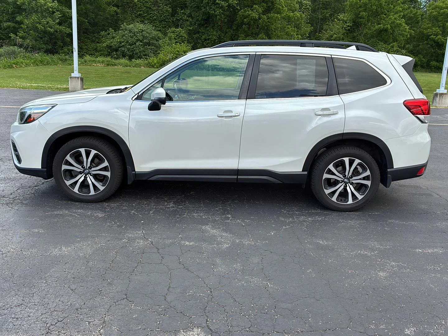 Used 2019 Crystal White Pearl Subaru Limited image 11