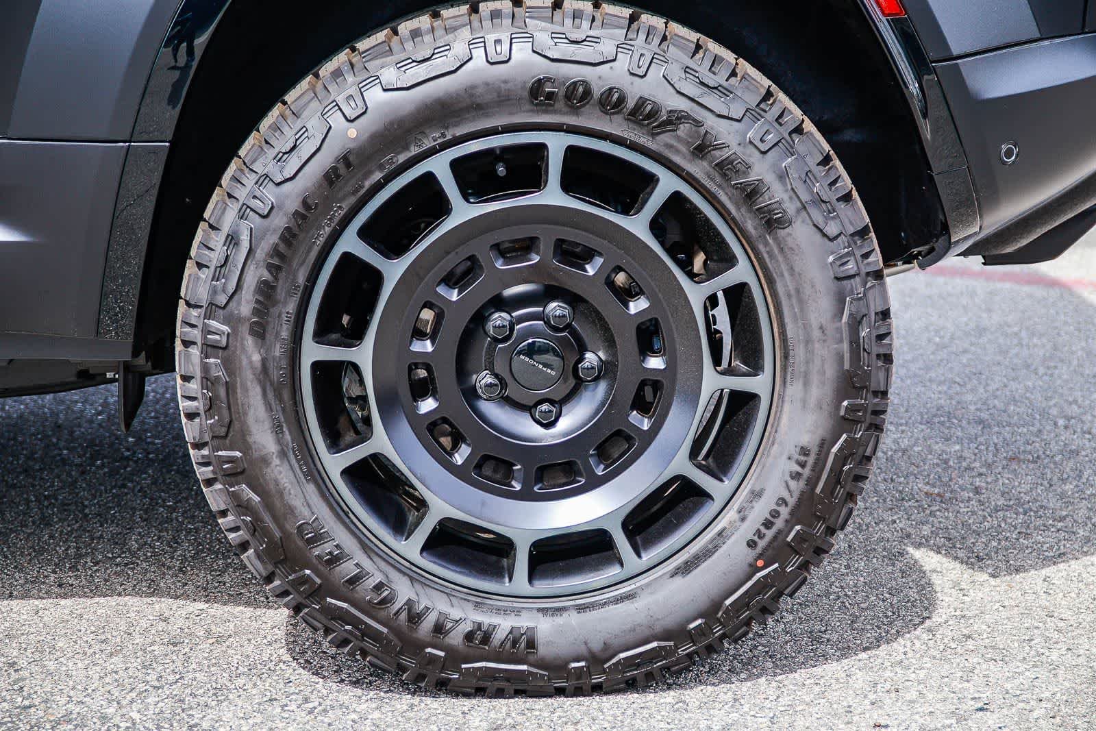 New 2026 Narvik Black Land Rover OCTA Black image 8