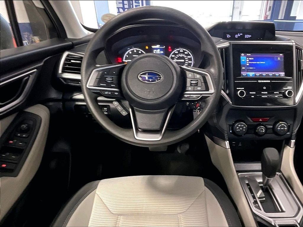 Used 2023 White Subaru Base image 17